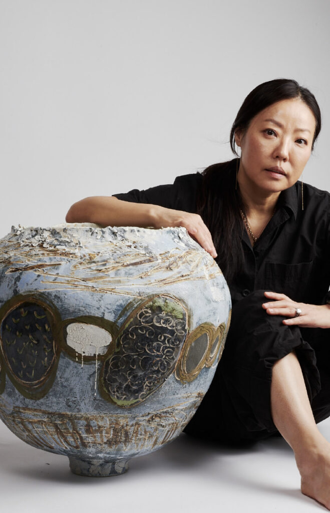 Jane-Yang-DHaene_Ceramic-Artist_Moon-Jar_Korean-Ceramic-Tradition_Art-Formes