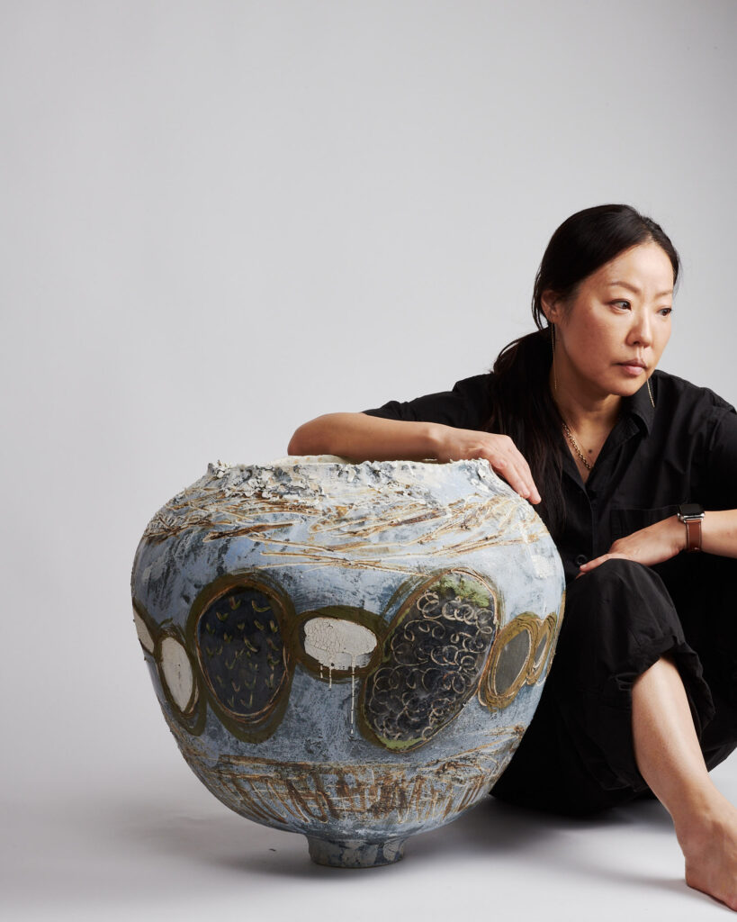 Jane-Yang-DHaene_Ceramic-Artist_Moon-Jar_Korean-Ceramic-Tradition_Art-Formes